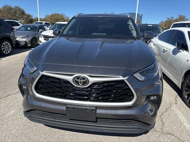 used 2022 Toyota Highlander car, priced at $32,998