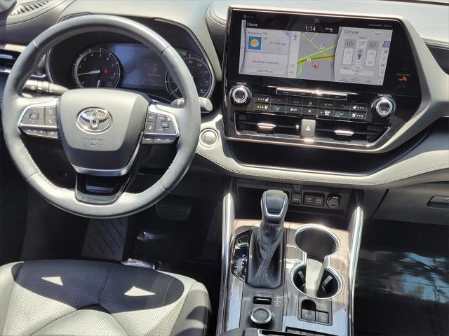 used 2020 Toyota Highlander car, priced at $36,998