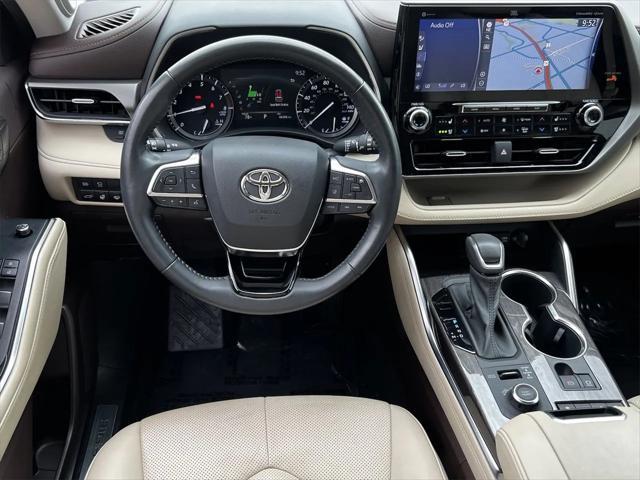 used 2021 Toyota Highlander car, priced at $39,999