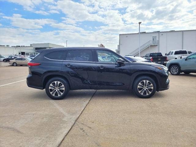 used 2021 Toyota Highlander car, priced at $28,555