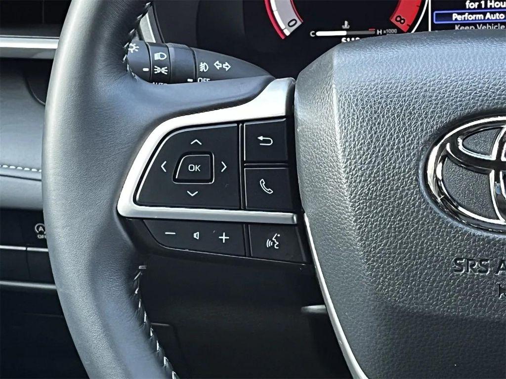 used 2025 Toyota Highlander car, priced at $49,988