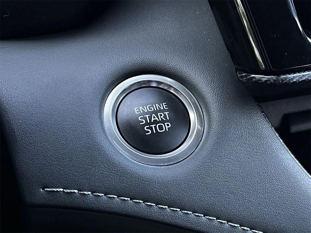 used 2025 Toyota Highlander car, priced at $49,988