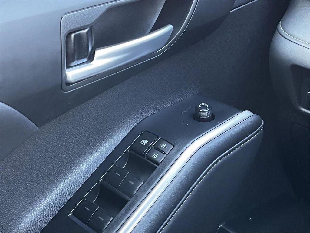 used 2025 Toyota Highlander car, priced at $49,988