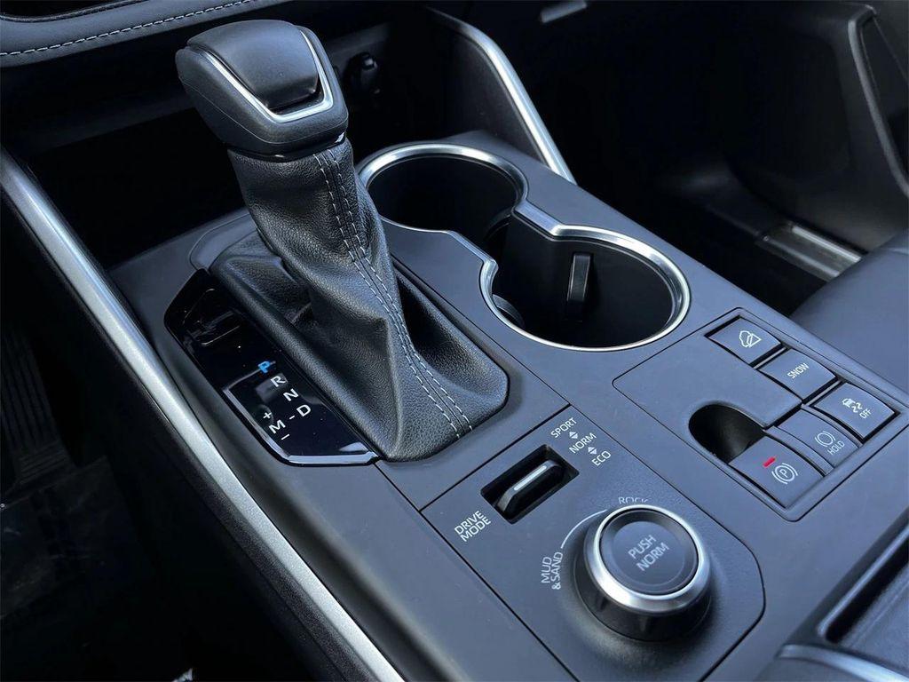 used 2025 Toyota Highlander car, priced at $49,988