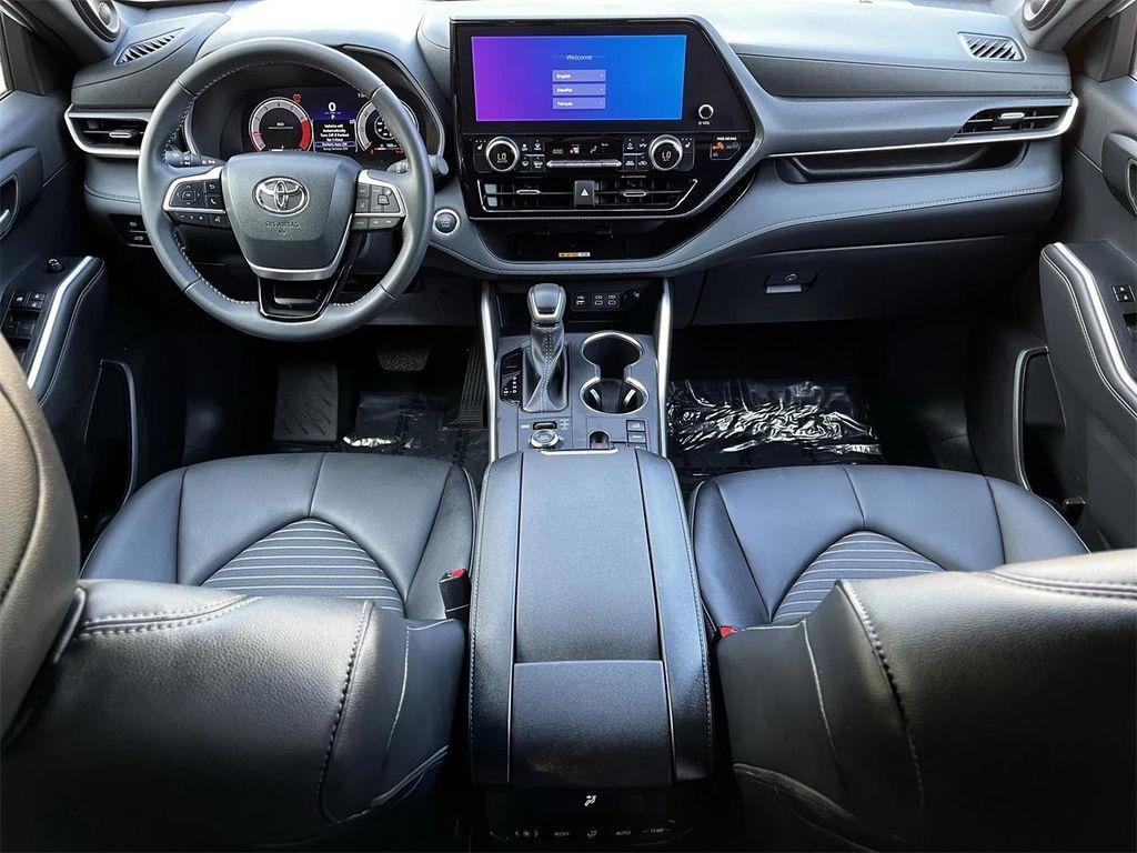used 2025 Toyota Highlander car, priced at $49,988