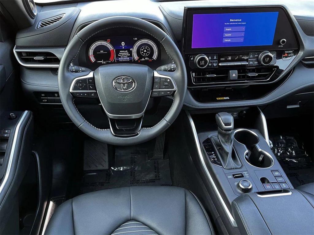 used 2025 Toyota Highlander car, priced at $49,988