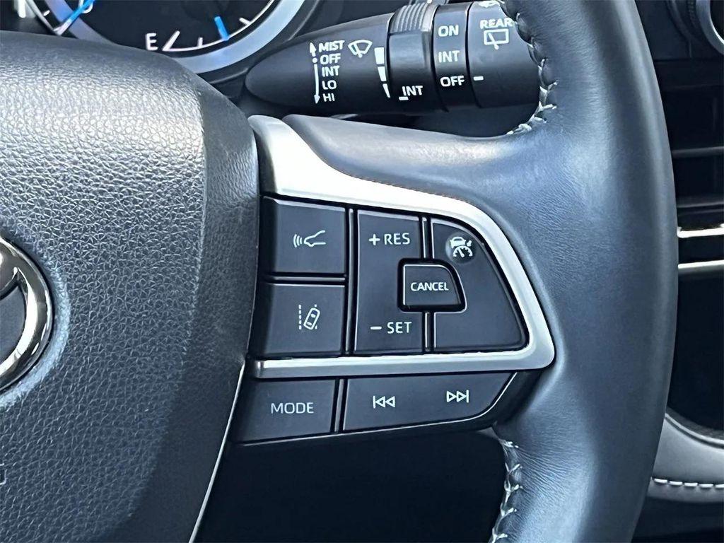 used 2023 Toyota Highlander Hybrid car, priced at $34,484