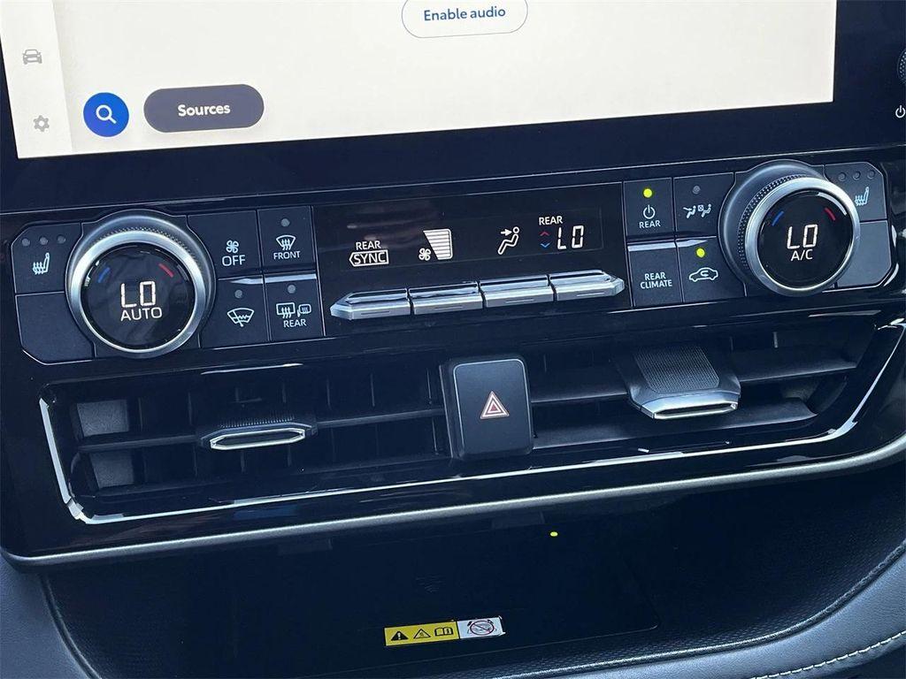 used 2023 Toyota Highlander Hybrid car, priced at $34,484