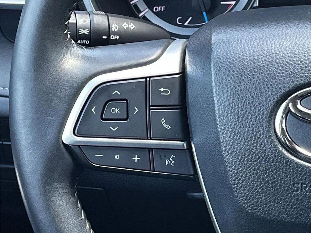 used 2023 Toyota Highlander Hybrid car, priced at $34,484
