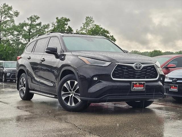 used 2022 Toyota Highlander car, priced at $35,988