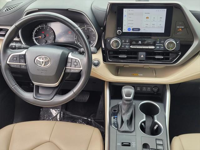 used 2023 Toyota Highlander car, priced at $33,821