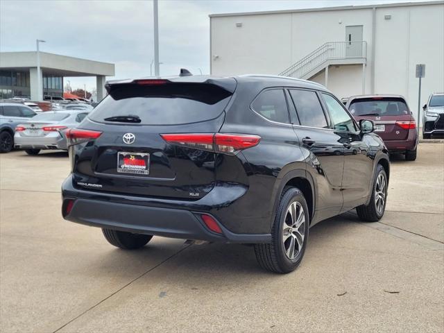 used 2021 Toyota Highlander car, priced at $28,988