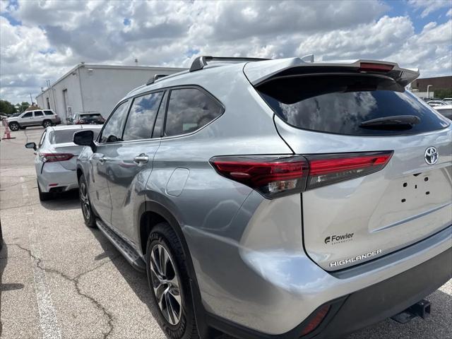 used 2022 Toyota Highlander Hybrid car, priced at $39,998