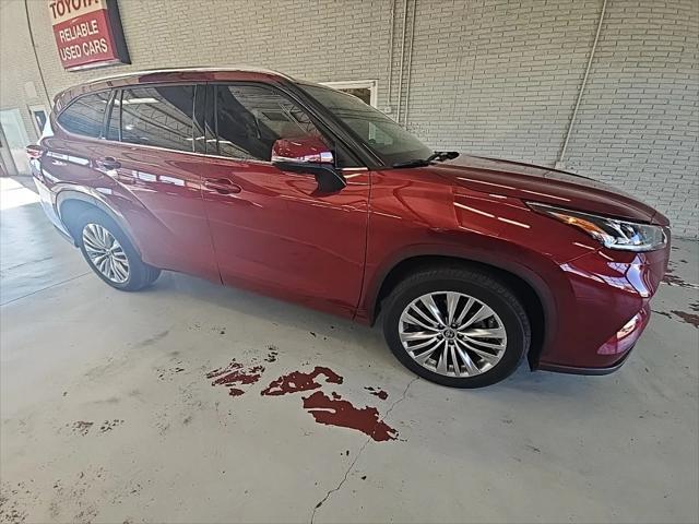 used 2023 Toyota Highlander car, priced at $44,998