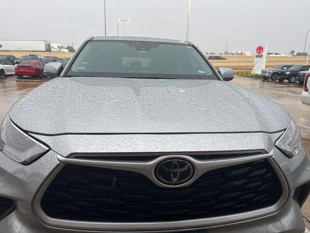 used 2023 Toyota Highlander car