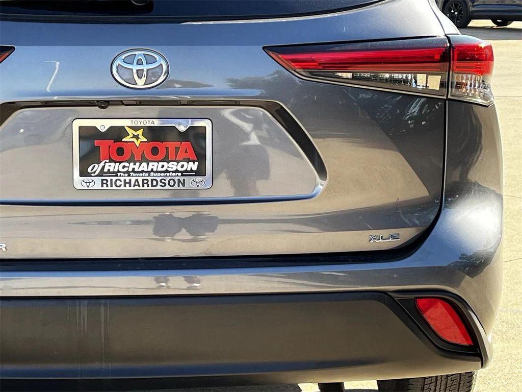 used 2021 Toyota Highlander car, priced at $27,871