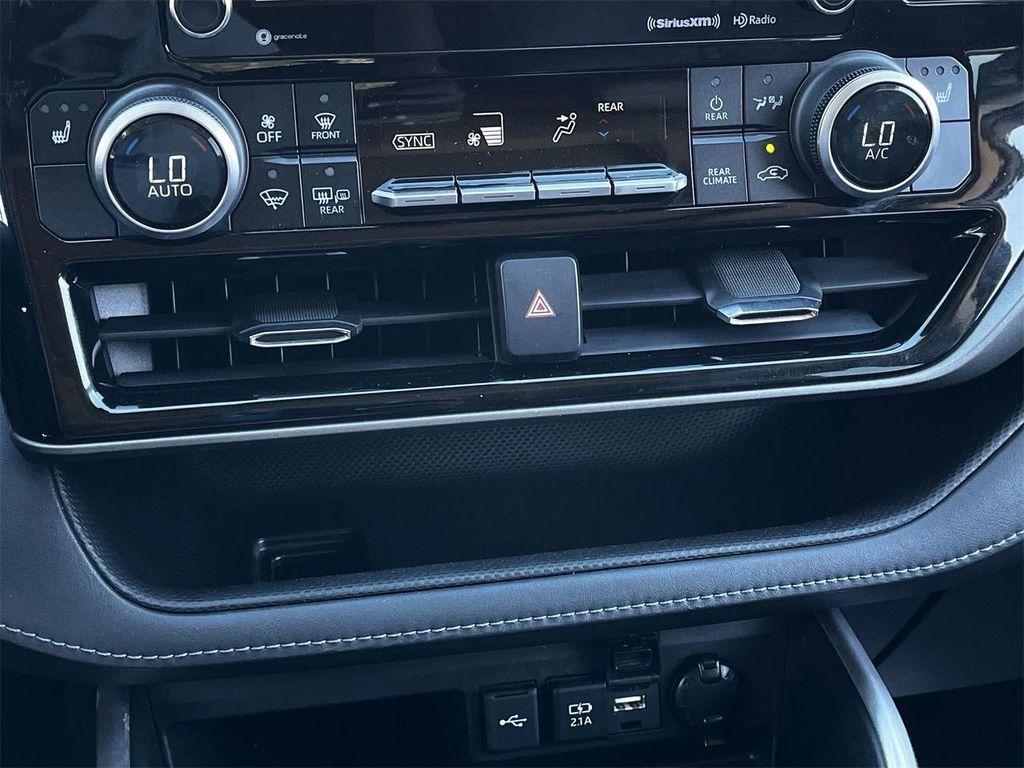 used 2021 Toyota Highlander car, priced at $27,871