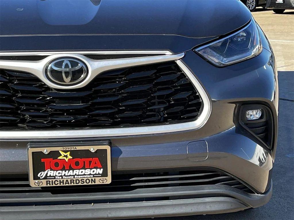 used 2021 Toyota Highlander car, priced at $27,871
