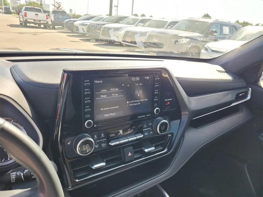 used 2022 Toyota Highlander car, priced at $35,867