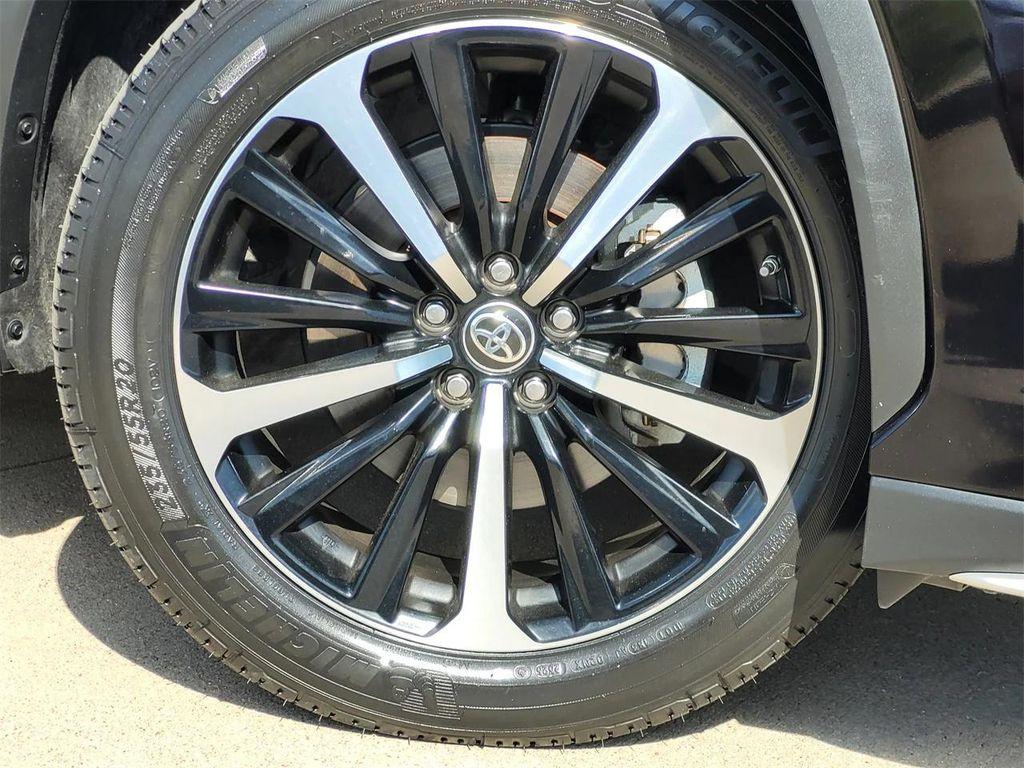 used 2022 Toyota Highlander car, priced at $35,867