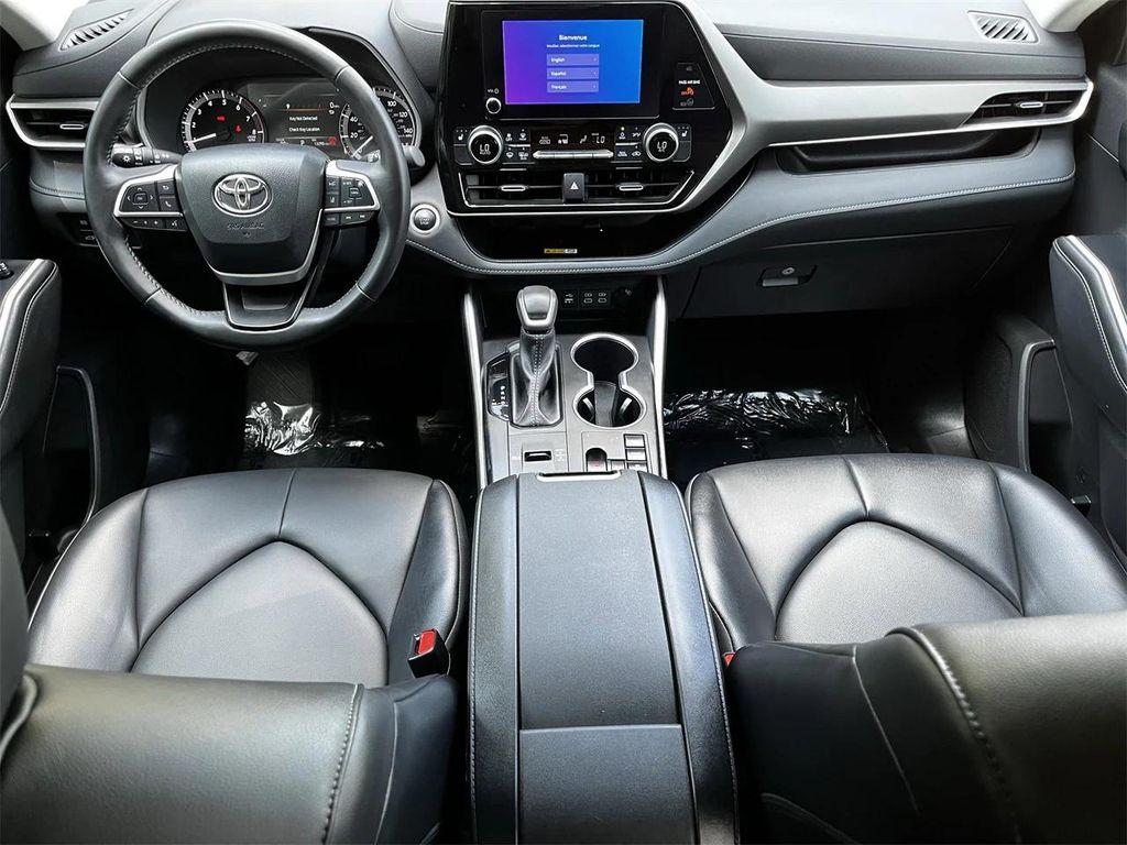 used 2024 Toyota Highlander car, priced at $39,998