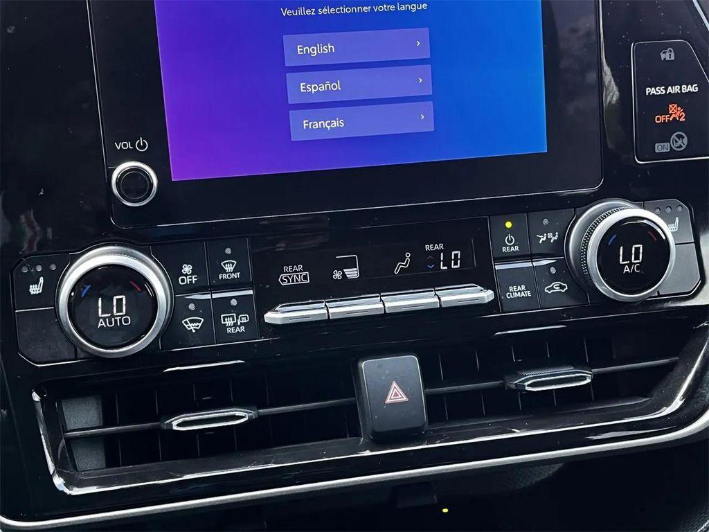 used 2024 Toyota Highlander car, priced at $39,998