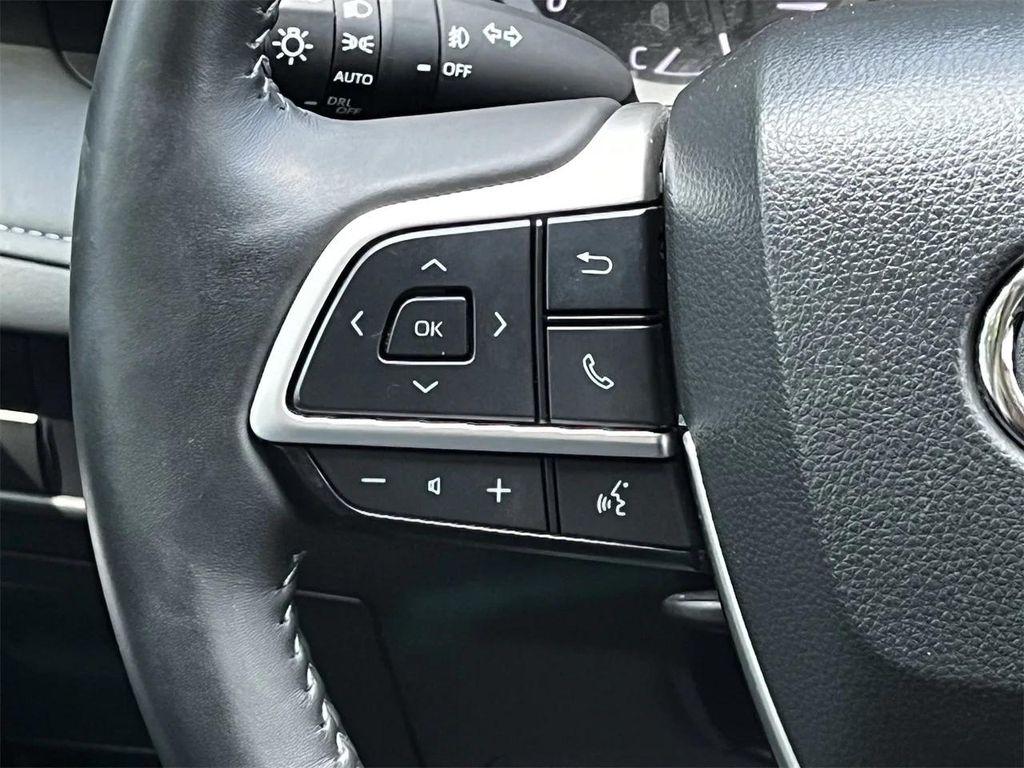 used 2024 Toyota Highlander car, priced at $39,998