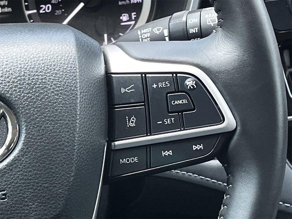used 2024 Toyota Highlander car, priced at $39,998