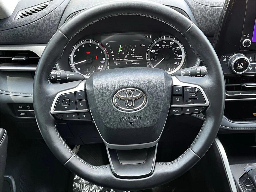 used 2024 Toyota Highlander car, priced at $39,998
