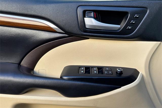 used 2018 Toyota Highlander car, priced at $29,993