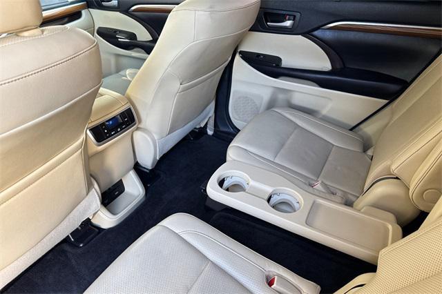 used 2018 Toyota Highlander car, priced at $29,993