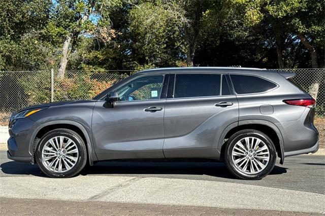 used 2022 Toyota Highlander car, priced at $39,586