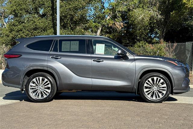 used 2022 Toyota Highlander car, priced at $39,586
