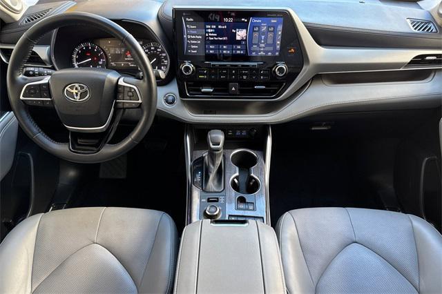 used 2022 Toyota Highlander car, priced at $39,586