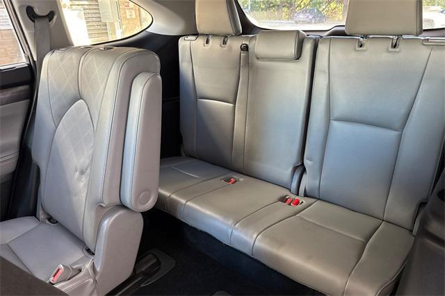 used 2022 Toyota Highlander car, priced at $39,586