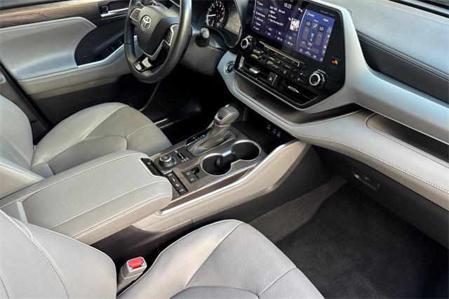 used 2022 Toyota Highlander car, priced at $39,586