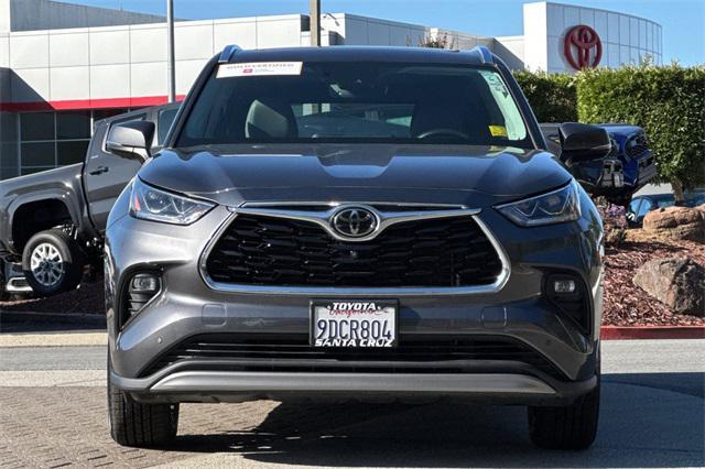 used 2022 Toyota Highlander car, priced at $39,586