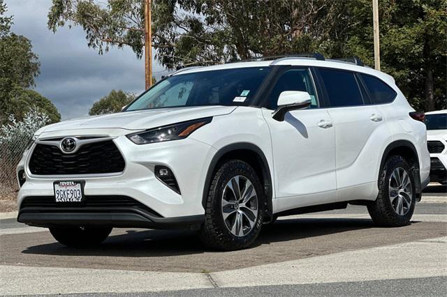 used 2023 Toyota Highlander car, priced at $38,997