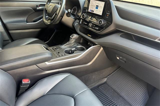 used 2023 Toyota Highlander car, priced at $38,997