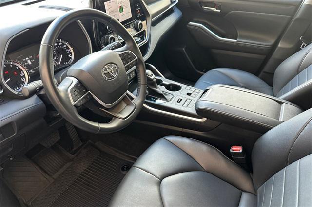 used 2023 Toyota Highlander car, priced at $38,997
