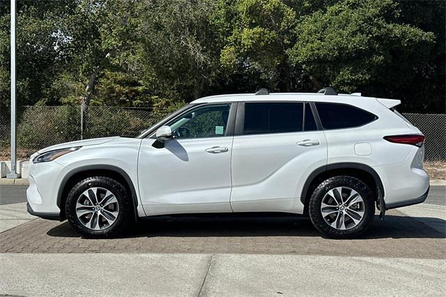 used 2023 Toyota Highlander car, priced at $38,997