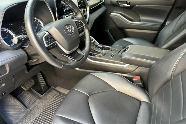 used 2022 Toyota Highlander Hybrid car, priced at $40,995