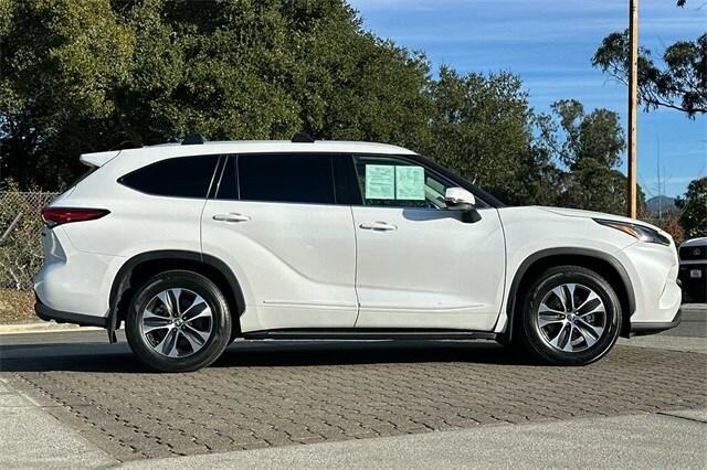 used 2022 Toyota Highlander Hybrid car, priced at $40,995