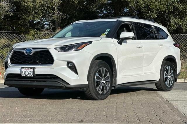 used 2022 Toyota Highlander Hybrid car, priced at $40,995