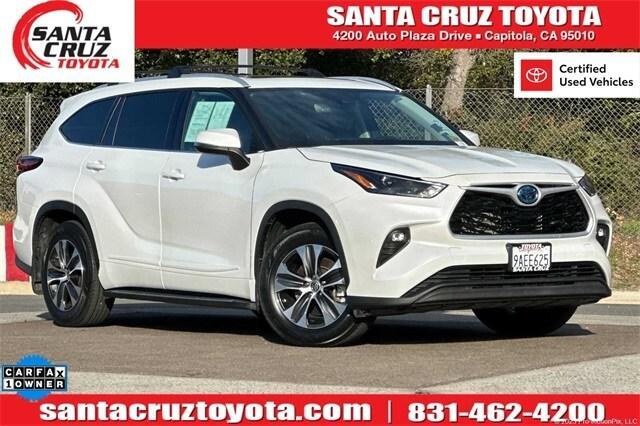 used 2022 Toyota Highlander Hybrid car, priced at $40,995