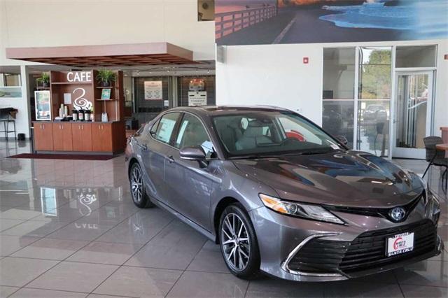 used 2020 Toyota Camry Hybrid car, priced at $28,995