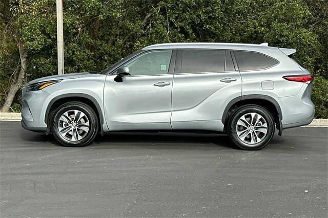 used 2022 Toyota Highlander car, priced at $36,995