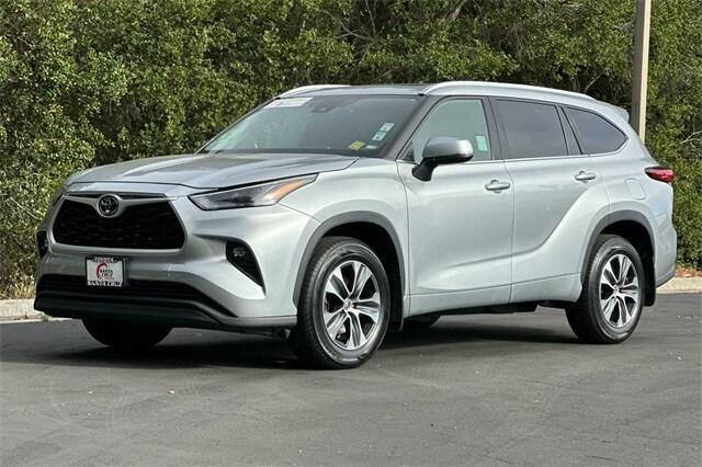 used 2022 Toyota Highlander car, priced at $36,995