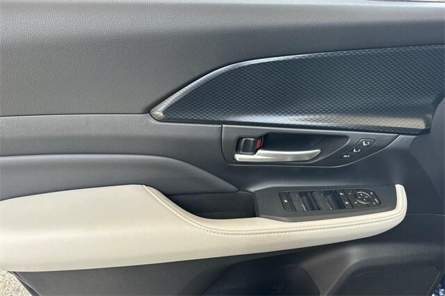 new 2025 Toyota Grand Highlander Hybrid car, priced at $63,612