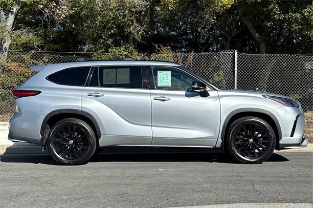 used 2023 Toyota Highlander car, priced at $39,998